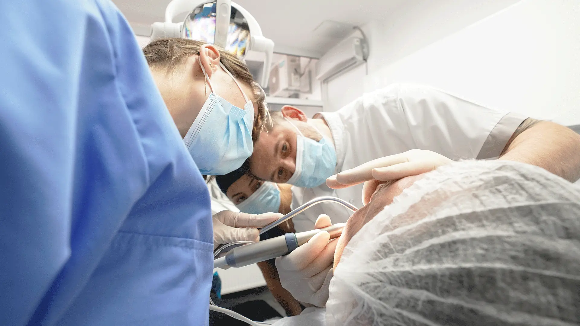 Ce tip de implanturi dentare alegem? All-on-4 sau All-on-6?